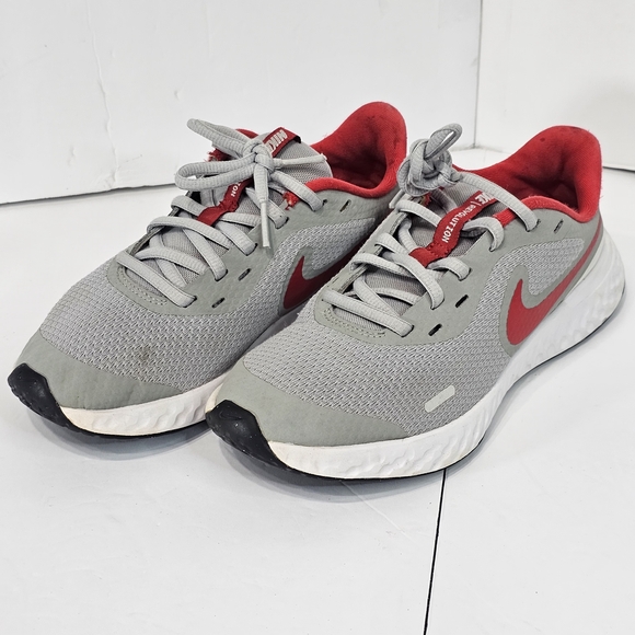 Nike Gray and Red Running Shoes Sz 4 - Picture 3 of 8